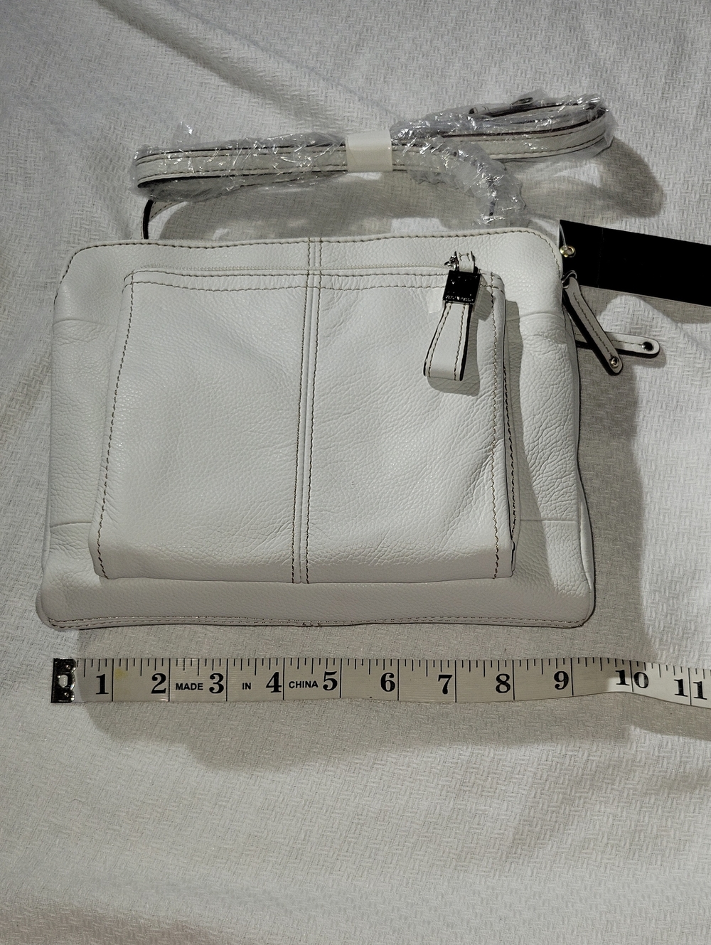 Tignanello White Crossbody Shoulder Bag NWT - Picture 2 of 9